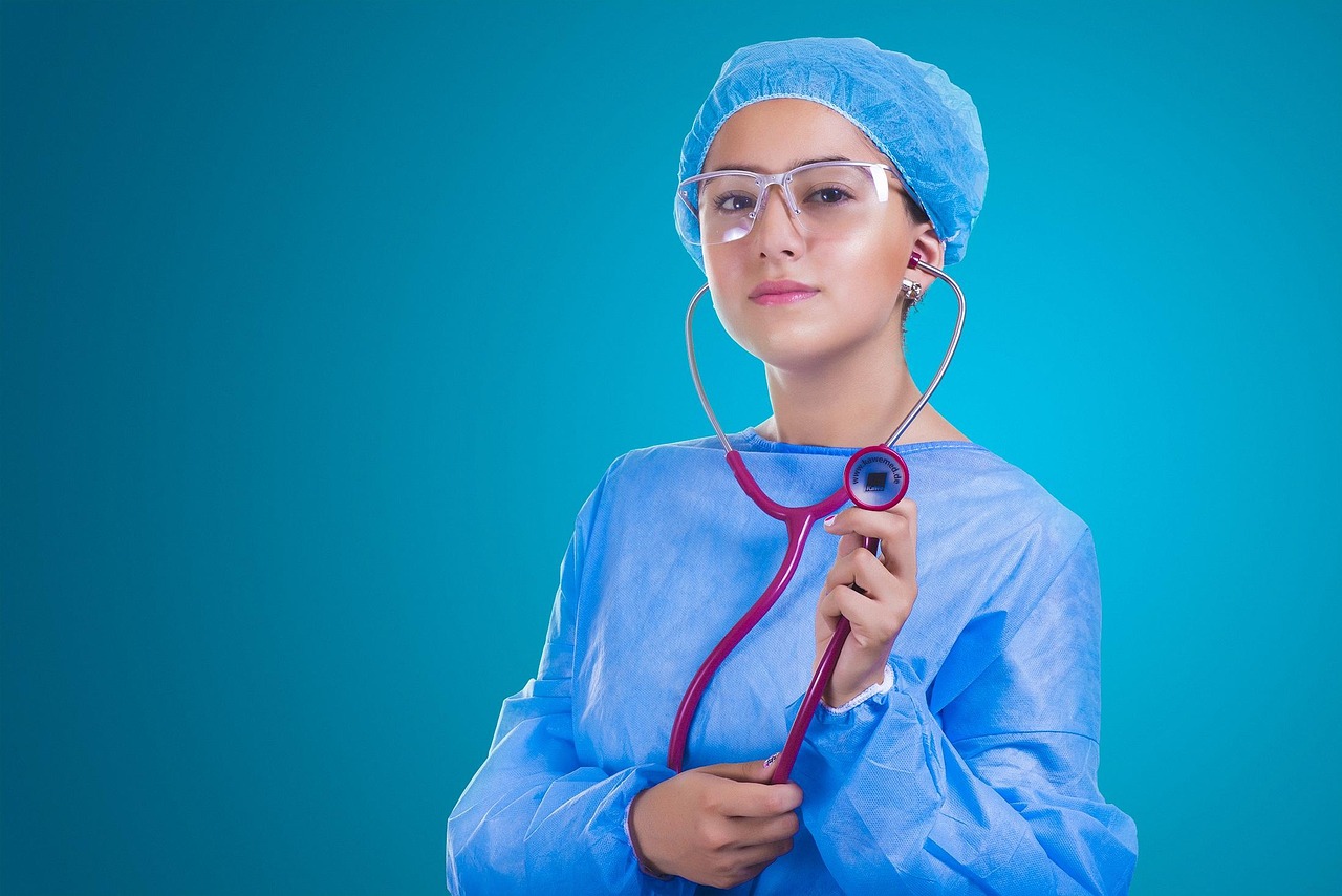 Woman, doctor, surgeon — THCA disposable vape for pain management - Does it really work?