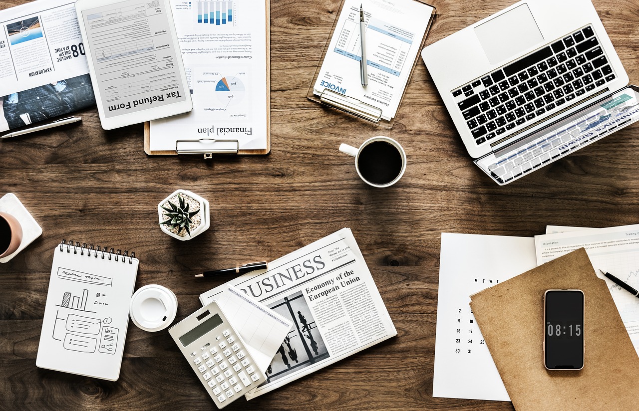 Desk, work, business — Why Every Business Traveler Should Consider Massage Therapy